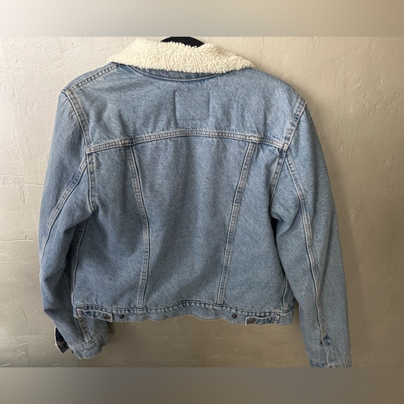BNWOT Levi’s Original Sherpa Trucker Jacket, Women’s, Size L - Picture 3 of 5